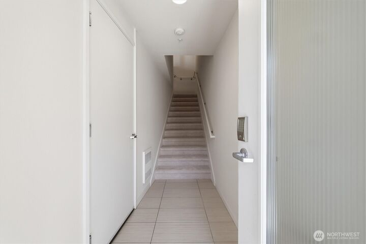 Property Photo: 15175 NE 81st Way 103 WA 98052
