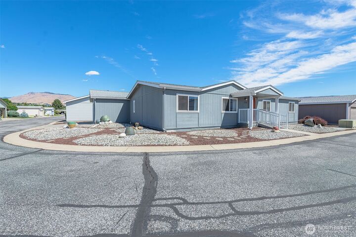 Property Photo: 1708 Twin Peaks Drive 84 WA 98801