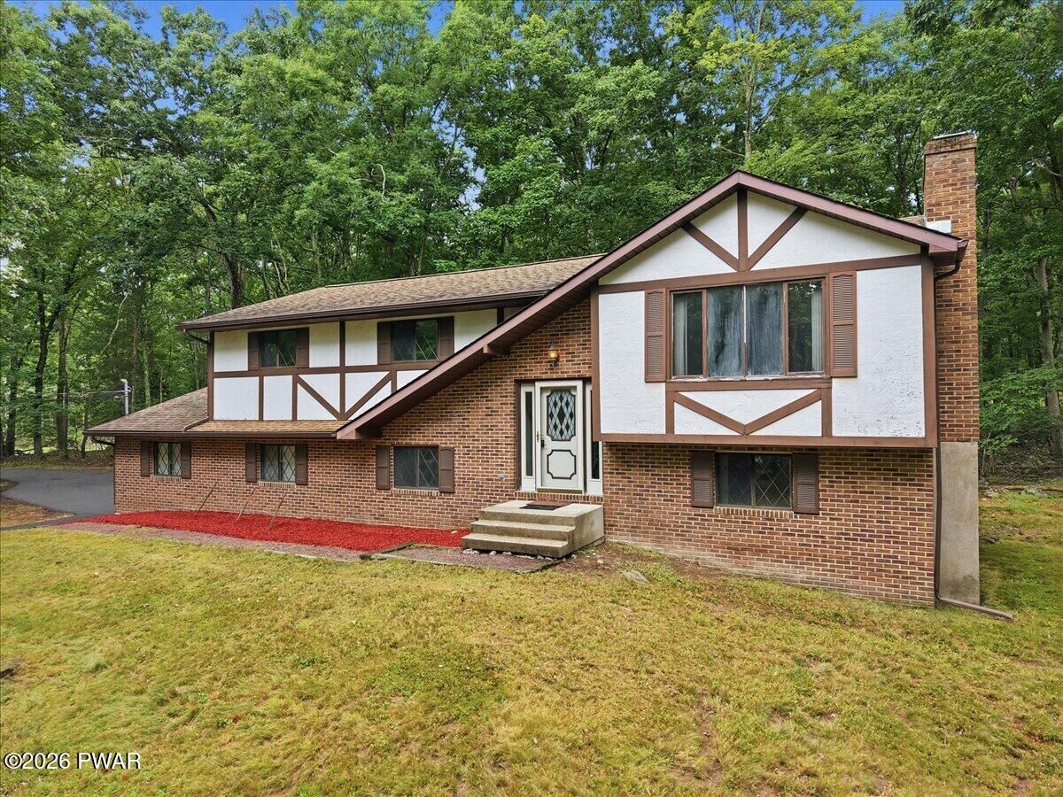 Property Photo: 171 Seneca Drive PA 18337