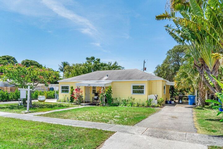 Property Photo:  124 Mayfield Road  FL 33462 