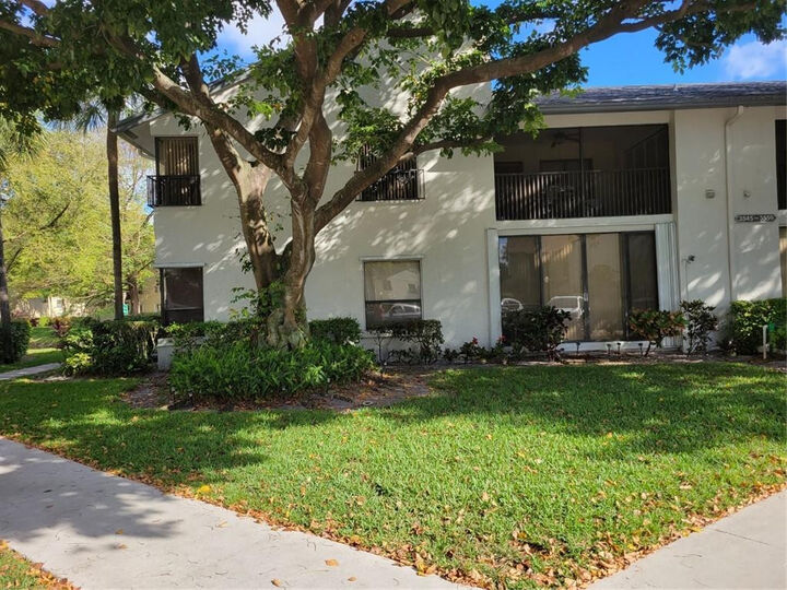 Property Photo: 3559 Cocoplum Circle FL 33063