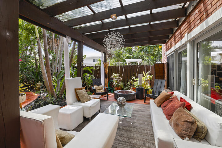 Property Photo: 7 Middlesex Drive FL 33305