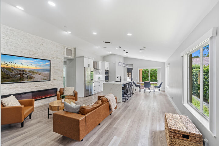 Property Photo: 4217 Cherrywood Court FL 33331