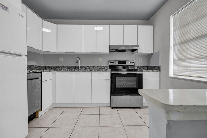 Property Photo:  340 NW 19th Street 308  FL 33432 