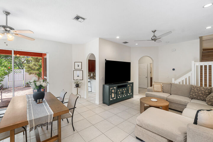 Property Photo:  5548 Boynton Gardens Drive  FL 33437 
