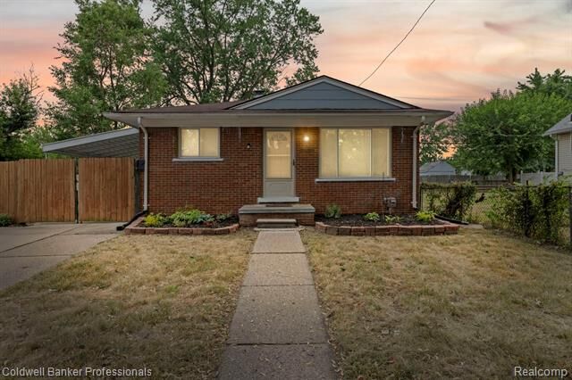 Property Photo:  400 E George Avenue  MI 48030 