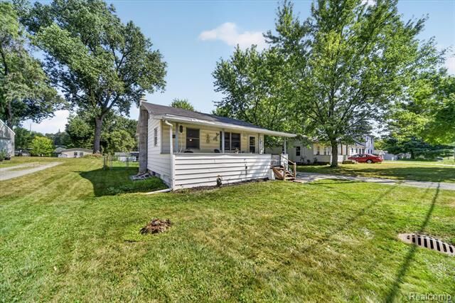 Property Photo: 521 E Paulson Street MI 48906