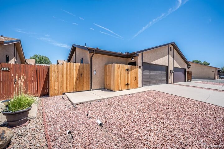 Property Photo:  19 Pineridge Court  CO 81001 