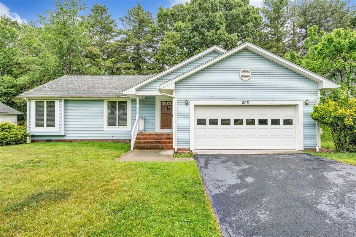 Property Photo: 206 Sheppard Ave VA 24141