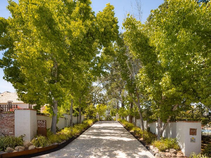 Property Photo:  862 Chiltern Road  CA 94010 