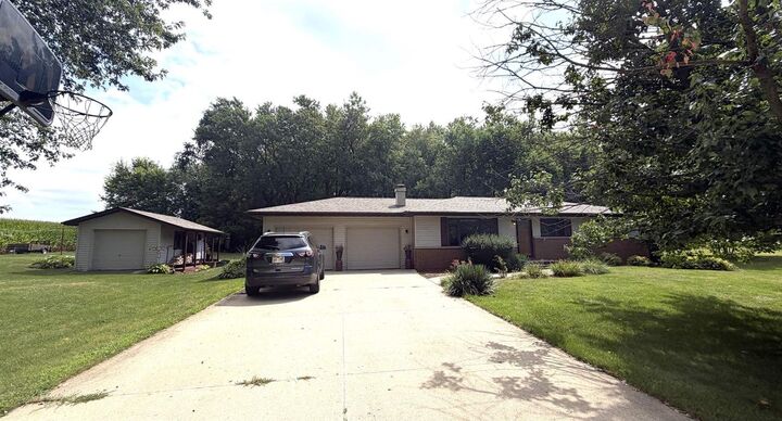 Property Photo: 2451 S Country Lane WI 53511