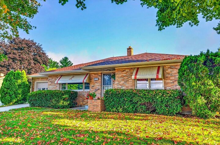 Property Photo:  1170 Spruce Street  WI 53577 