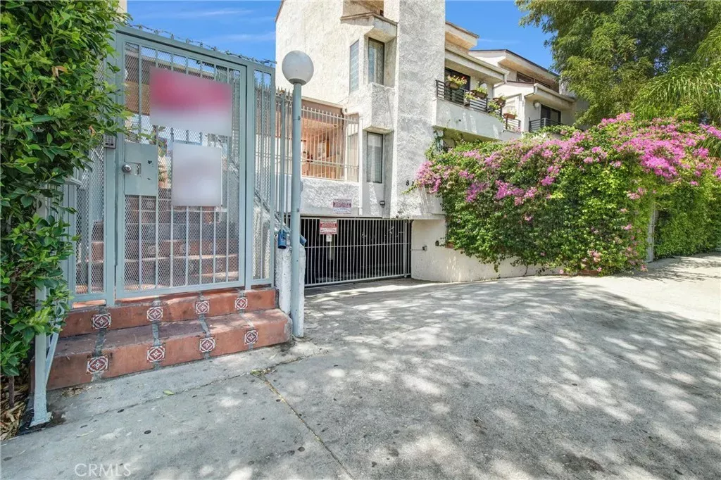 Property Photo: 8221 Langdon Avenue 207 CA 91406