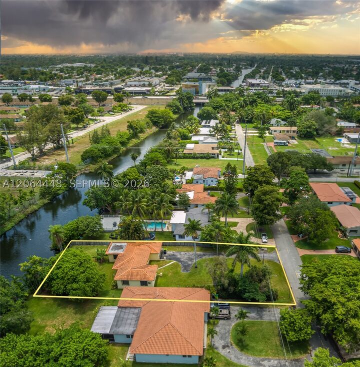 Property Photo: 400 NW 87th St FL 33150