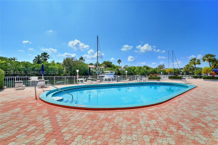 Property Photo:  100 Edgewater Dr 305  FL 33133 