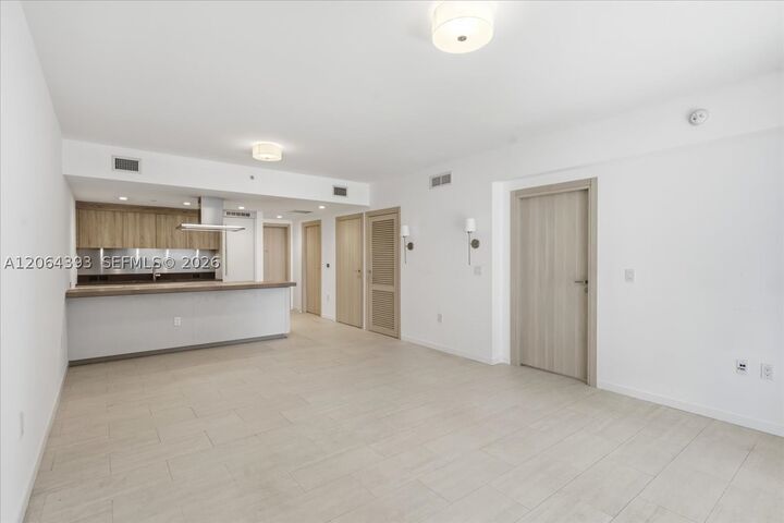 Property Photo:  1000 Brickell Plz 3303  FL 33131 