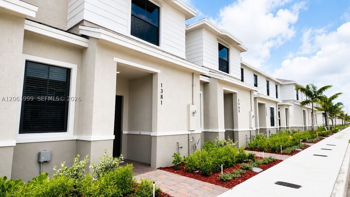 Property Photo:  1381 NE 4th Ave 1381  FL 33034 