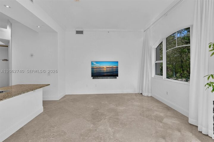 Property Photo: 20000 E Country Club Dr 110 FL 33180