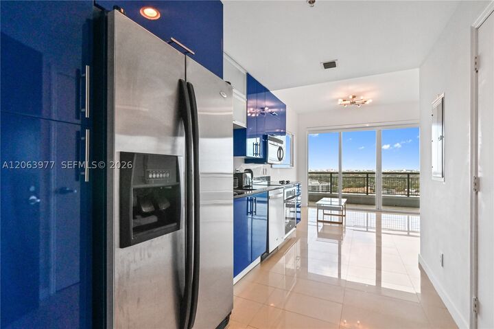 Property Photo:  60 SW 13th St 1619  FL 33130 