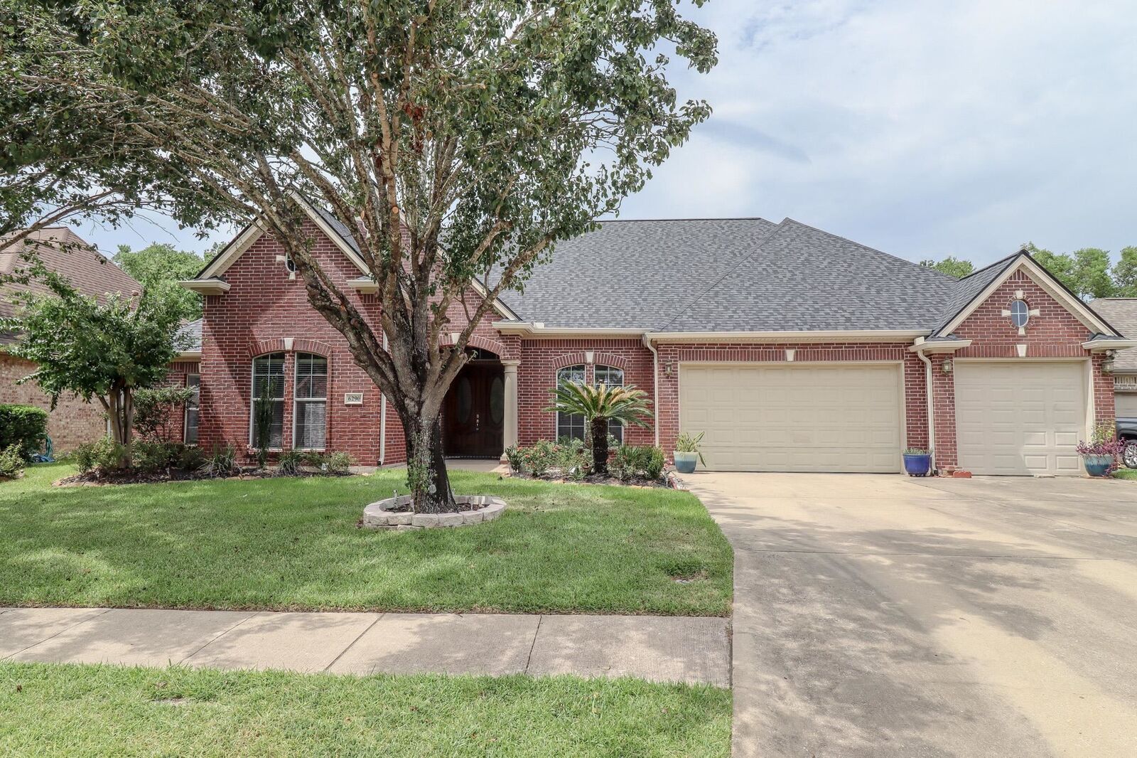 Property Photo:  6290 Claybourn Drive  TX 77706 