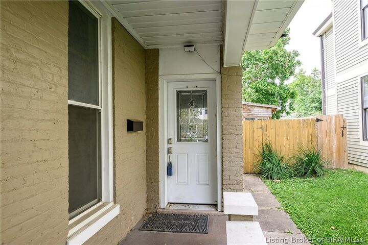 Property Photo:  617 E Elm Street  IN 47150 