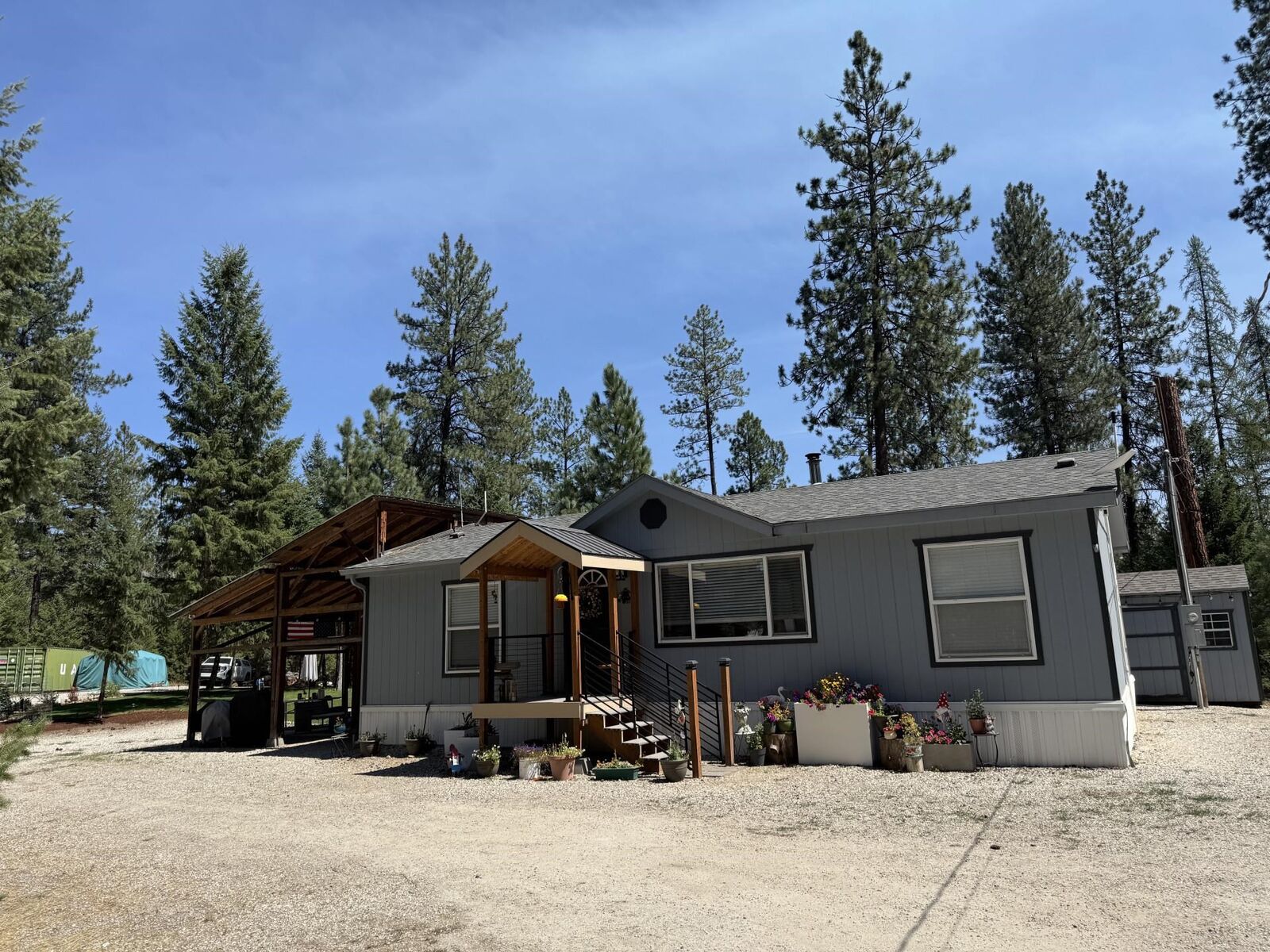Property Photo: 3301 Viewridge Ln WA 99181