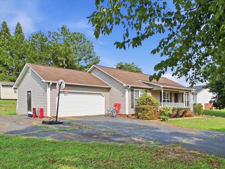 Property Photo: 113 Beaver Creek Drive SC 29323