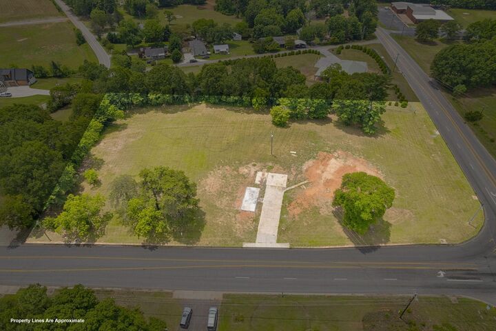 Property Photo: 601 Lyman Road *** SC 29349