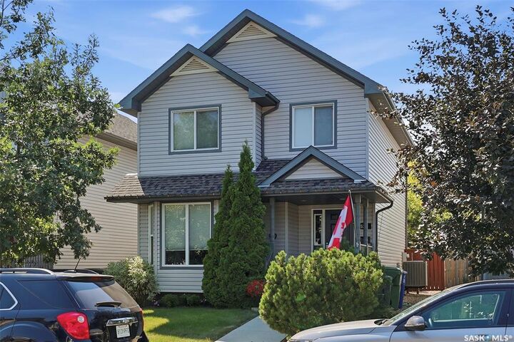 Property Photo:  523 Denham Way  SK S7R 1E5 