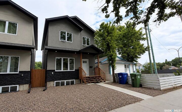 Property Photo: 1220 D Avenue N SK S7L 1P1