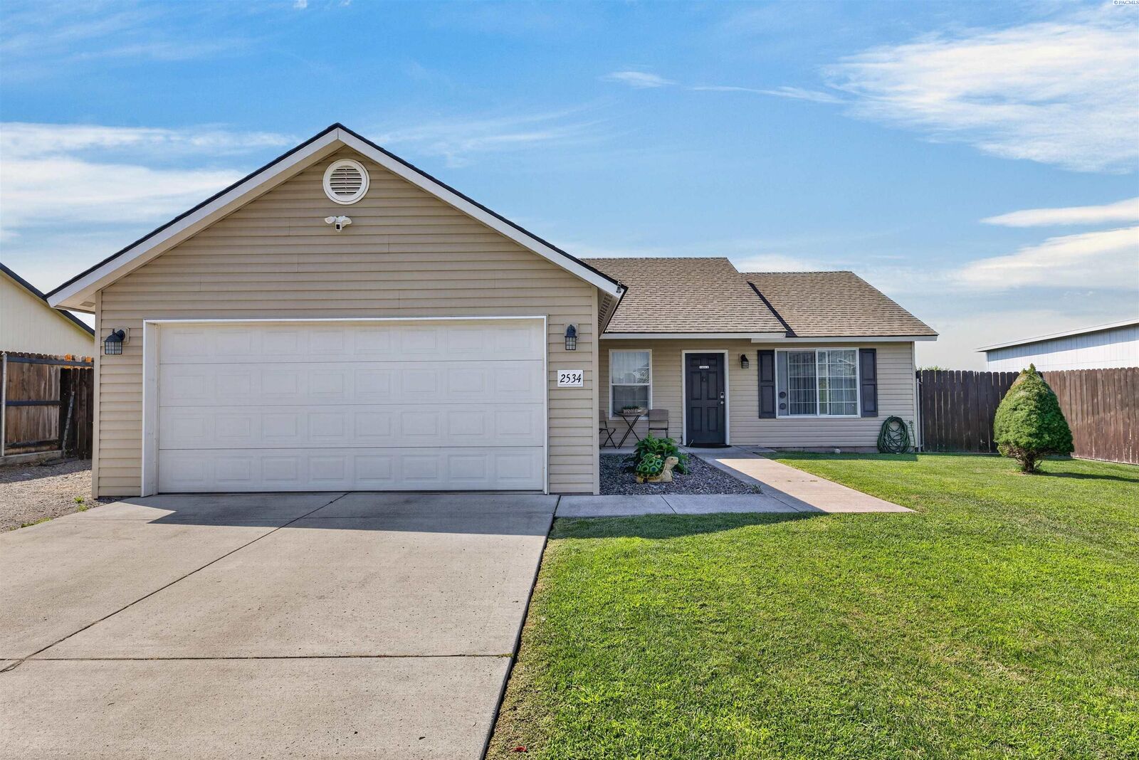 Property Photo:  2534 E Helena St  WA 99301 