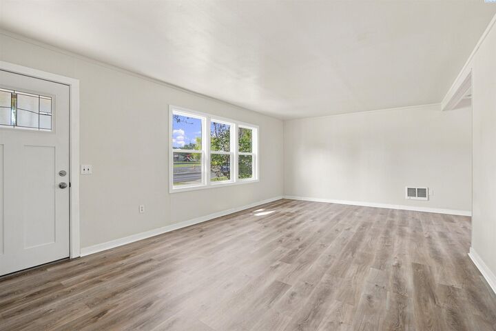 Property Photo: 1406/1408 Swift Blvd WA 99352