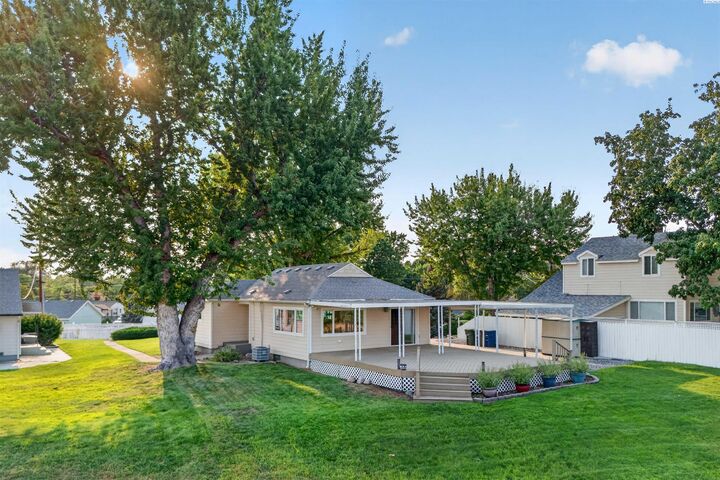 Property Photo:  1734 Gaillard Place  WA 99354 