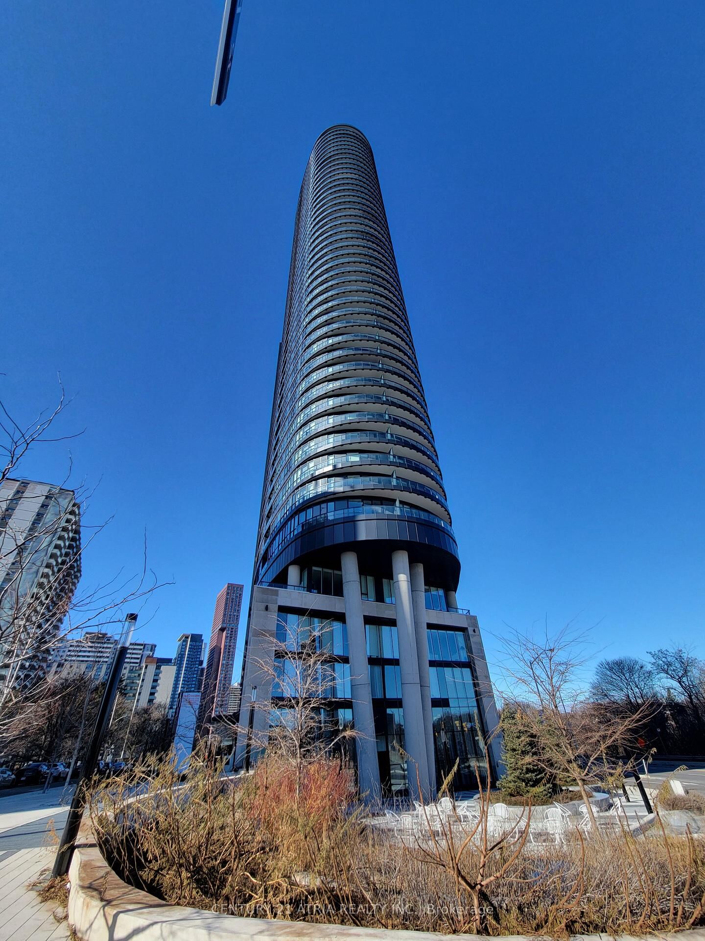 Property Photo: 585 Bloor Street E 2224 ON M4W 0B3