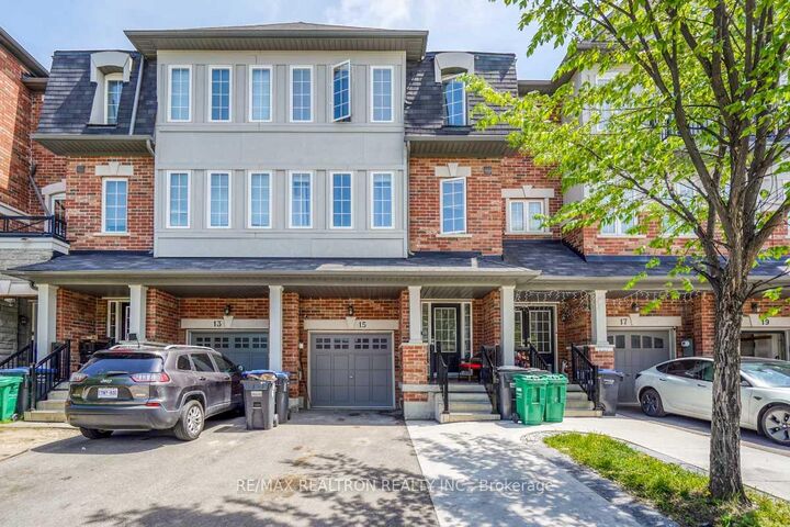 15 Sprucewood Road — photo 1