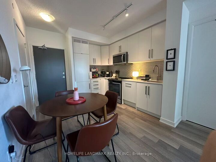 Property Photo: 5180 Yonge Street 2807 ON M2N 5P6