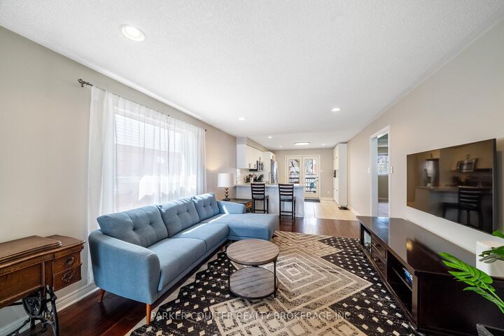 Property Photo: 216 Mapleton Avenue ON L4N 8T3