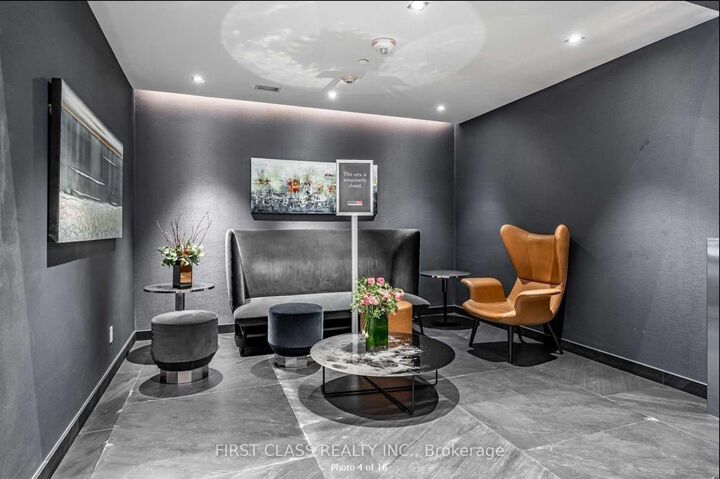 Property Photo:  28 Wellesley Street E 3504  ON M4Y 0C4 