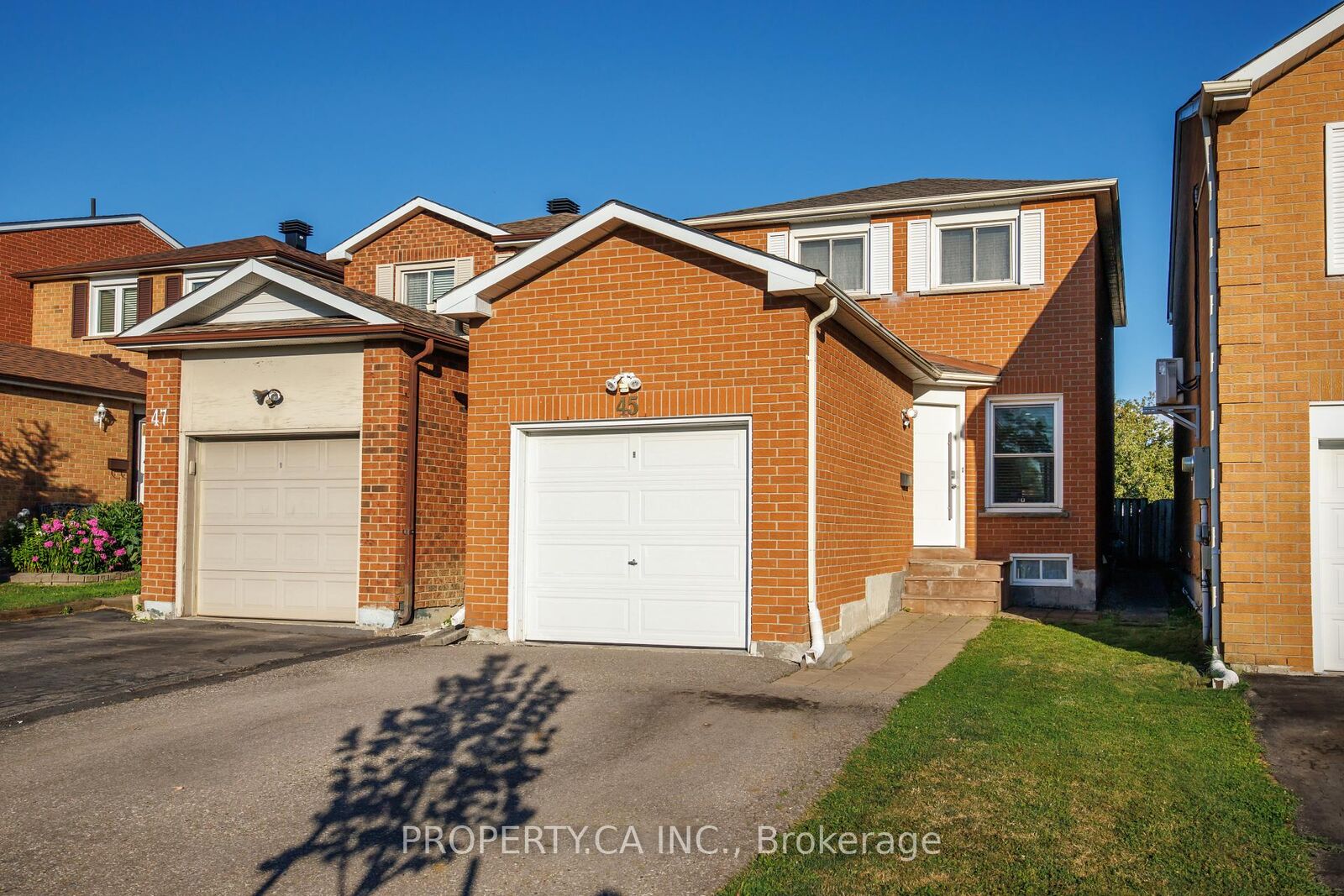 Photo de la propriété: 45 New Seabury Drive ON L4K 2B7