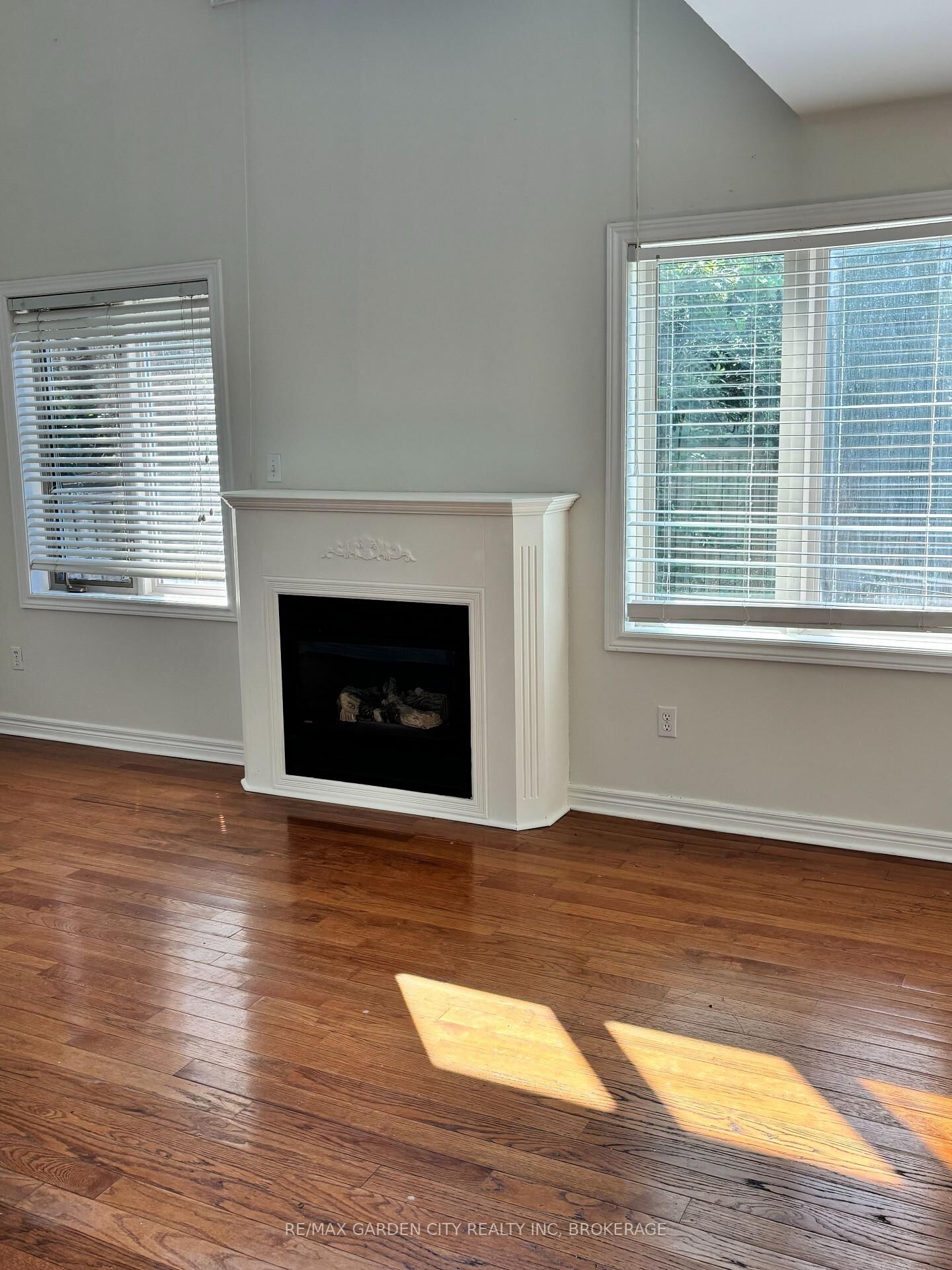 Property Photo:  31 Robertson Road  ON L0S 1J0 