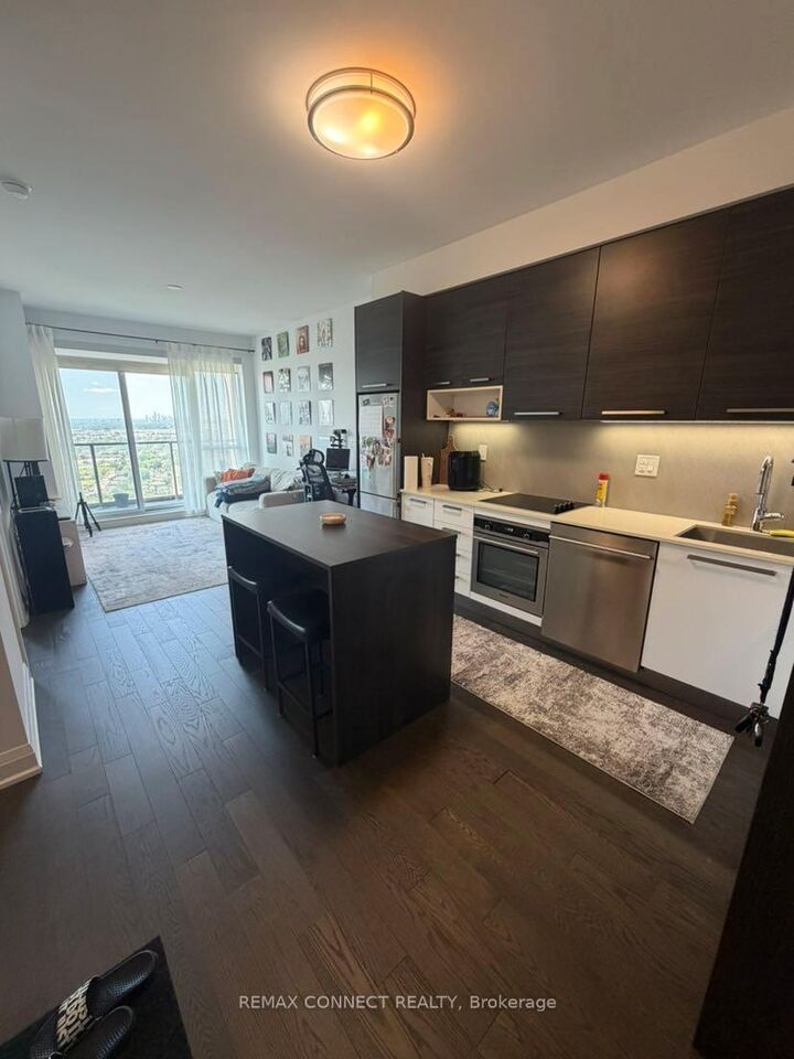 Photo de la propriété:  36 Park Lawn Road 3304  ON M8Y 3H8 