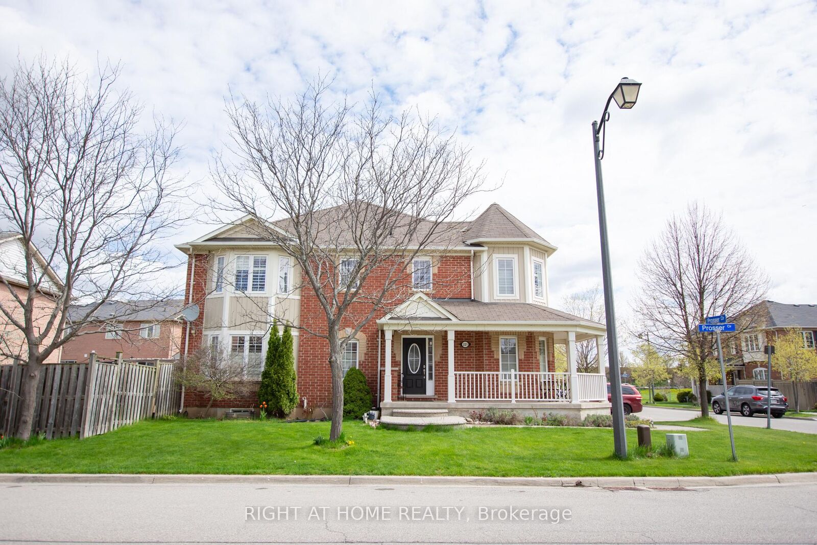Property Photo: 221 Prosser Circle ON L9T 0P6