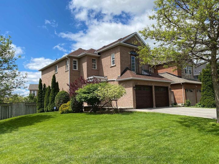 Property Photo:  2362 Woodridge Way  ON L6H 6S3 