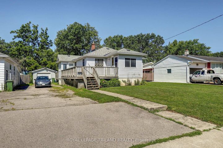Property Photo: 178 Balaclava Street ON N5P 3E3