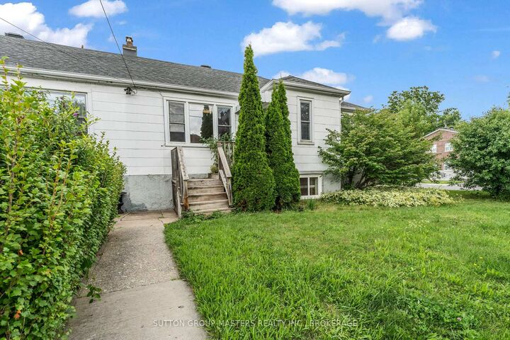 Property Photo: 22 Westdale Avenue W ON K7L 4R9