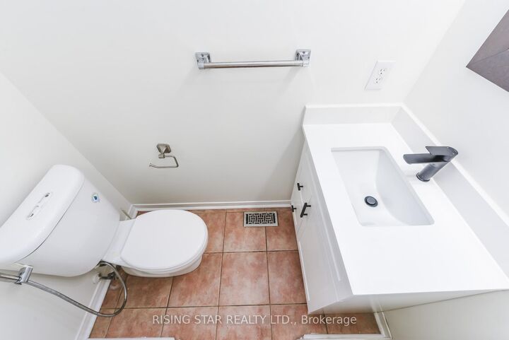 Property Photo: 16 Elmpark Court ON L6P 1A8