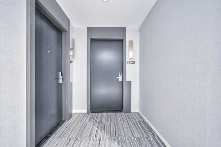Property Photo:  8 Water Walk Drive 3508  ON L3R 6L4 