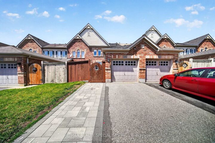 Property Photo: 45 Warnford Circle ON L1T 0J7