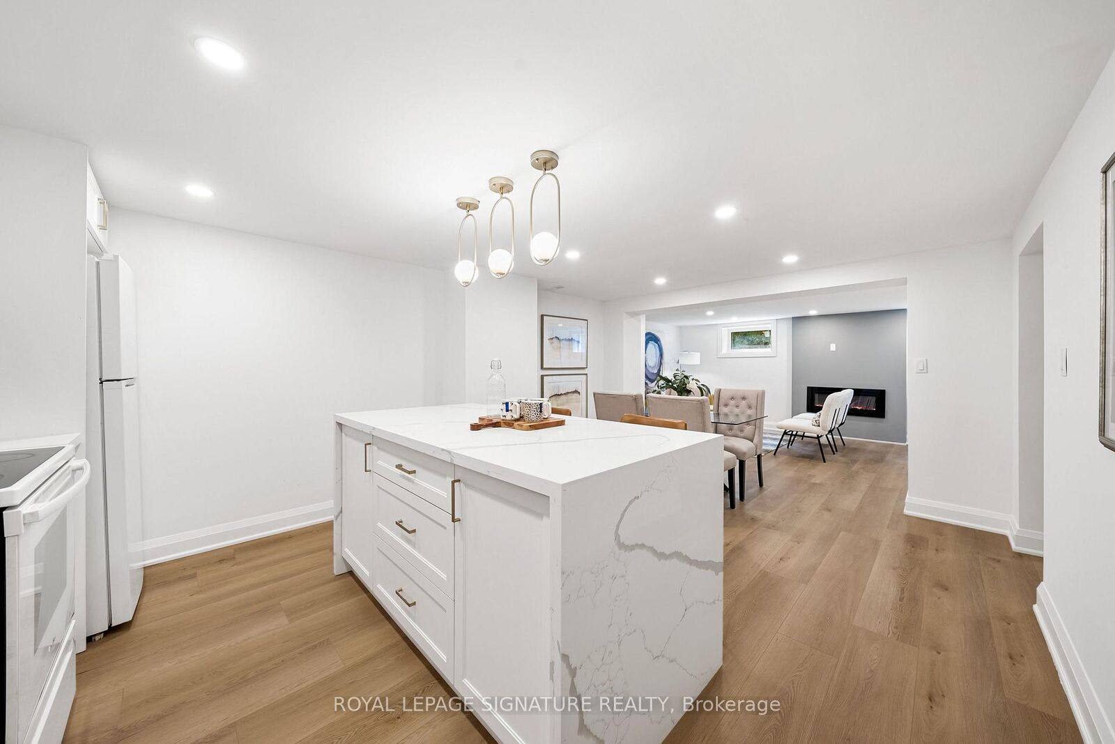 Property Photo:  247 Kathryn Crescent Lower  ON L3Y 1L9 