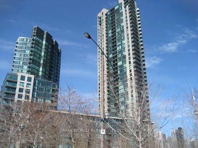 Property Photo: 219 Fort York Boulevard 807 ON M5V 1B1